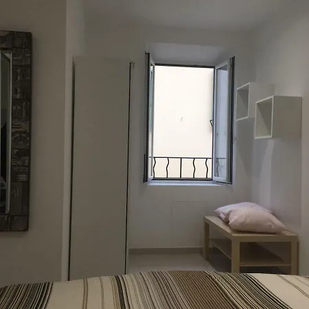 Deux Pièces Rue Piétonne Situation Idéale Menton