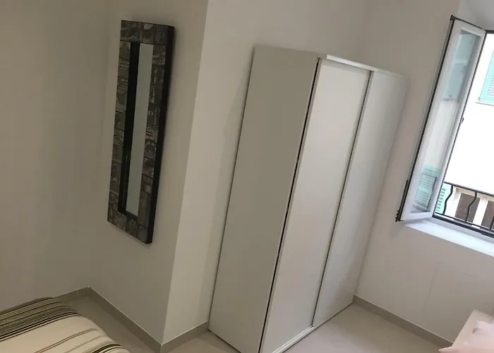 Deux Pièces Rue Piétonne Situation Idéale Apartamento